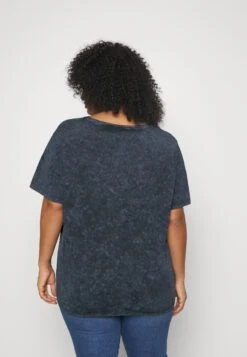 Nmida - T-Shirt Print - Black Romance 9 Nmida - T-Shirt Print - Black Romance -Noisy May 01a1cad5d50c442f90ca89f0fbecbf7a