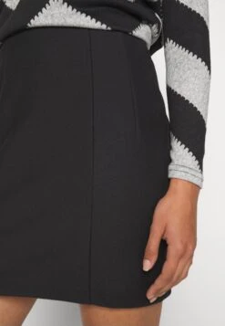 Noisy May NmkarlieA-Shape Twill - Minirok - Black 17 Noisy May NmkarlieA-Shape Twill - Minirok - Black -Noisy May 0240c4fbc0bf4392b6e9d8ee80acf2a8