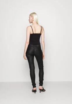 NmallieCoated Tall - Broek - Black -Noisy May 05355b0624cd4c1ea0e49b9958a258ee