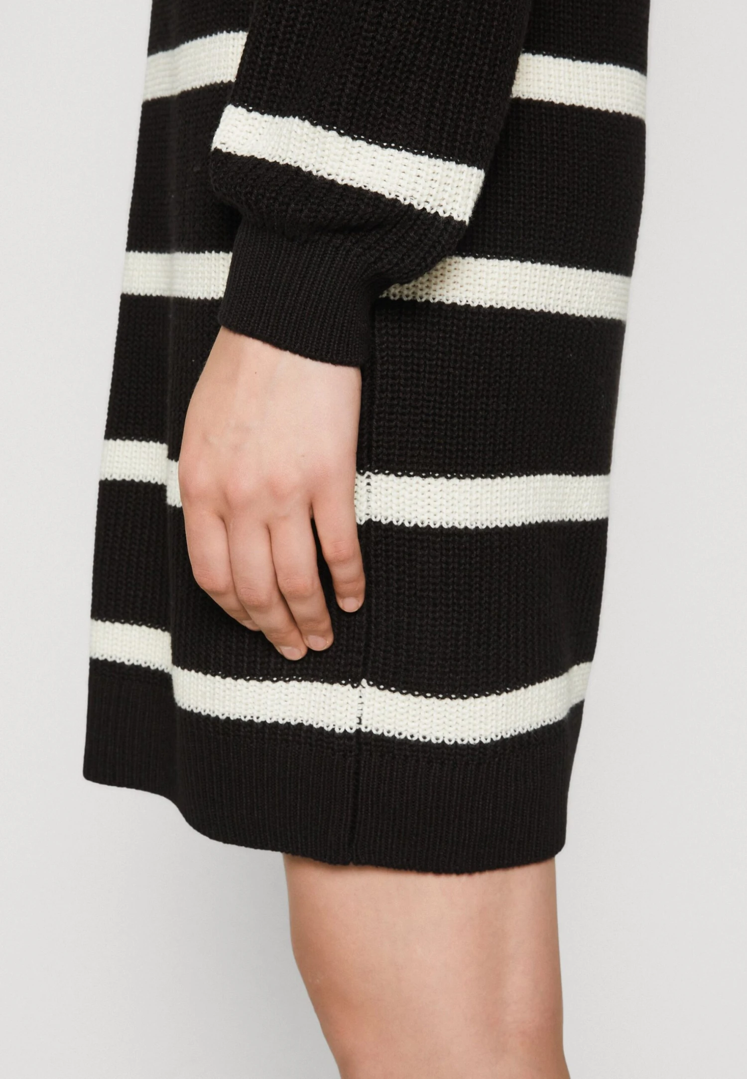 Noisy May Nmmaysa Stripe O Neck Dress - Gebreide Jurk - Black/Eggnog 8 Noisy May Nmmaysa Stripe O Neck Dress - Gebreide Jurk - Black/Eggnog - Afbeelding 6