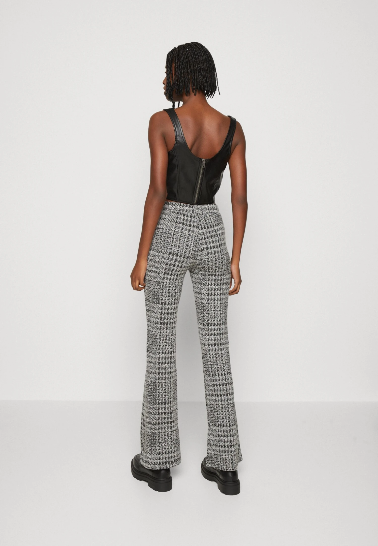 Noisy May Nmtowny Flared Pant - Broek - Black 5 Noisy May Nmtowny Flared Pant - Broek - Black - Afbeelding 3