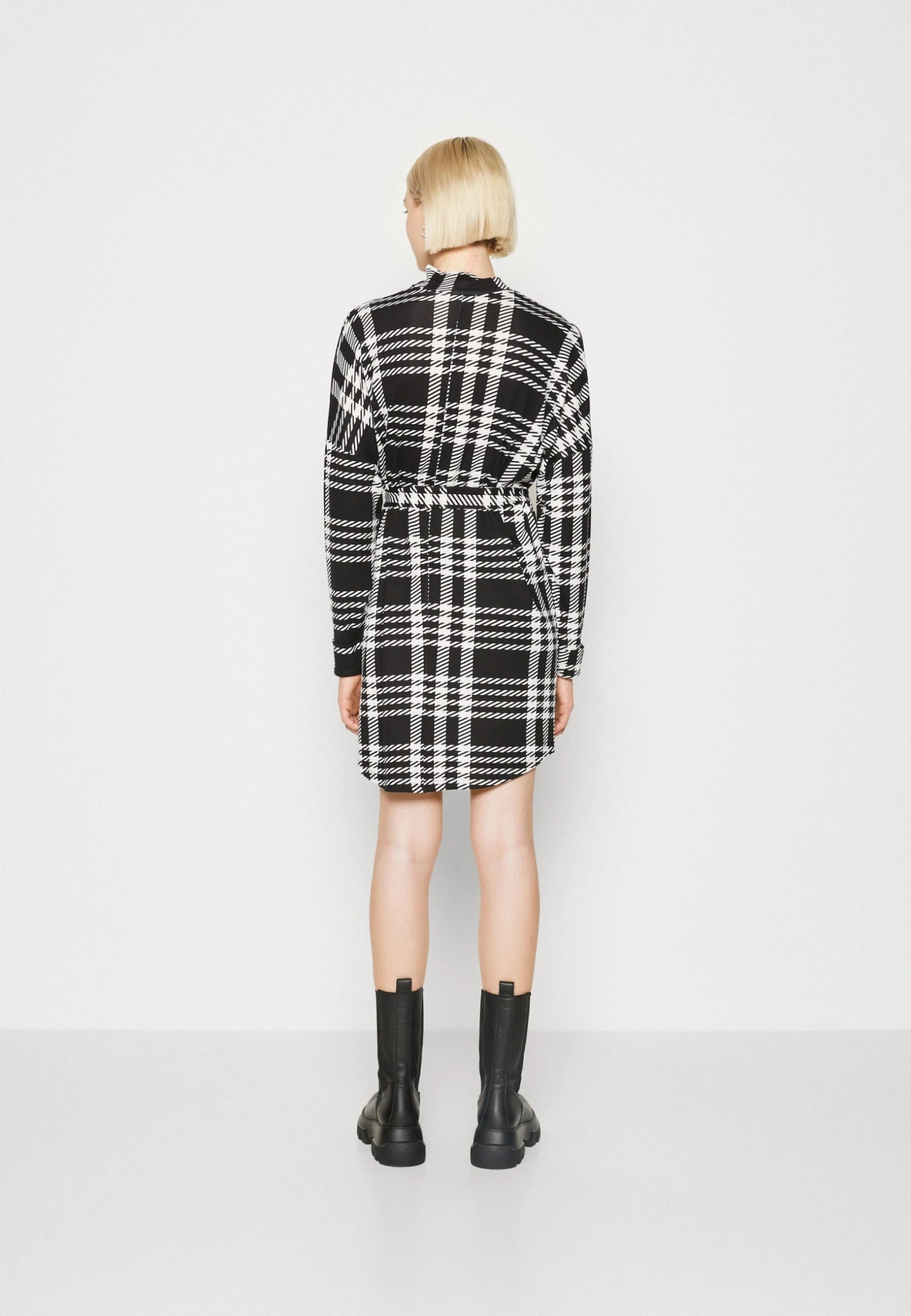 Noisy May Nmcity Ava Short Dress - Jerseyjurk - Black/White 5 Noisy May Nmcity Ava Short Dress - Jerseyjurk - Black/White - Afbeelding 3