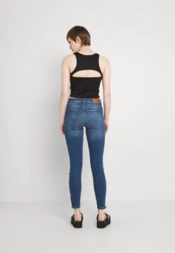 Noisy May Nmkimmy- Jeans Tapered Fit - Medium Blue Denim 11 Noisy May Nmkimmy- Jeans Tapered Fit - Medium Blue Denim -Noisy May 0a3958325e3345c59914431316abc77d