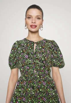 Noisy May Petite NmdevonCut Out Short Dress Petite - Jurk - Black Flower Aop -Noisy May 0b49eb214ffb4758bd6550fcb75b93ac