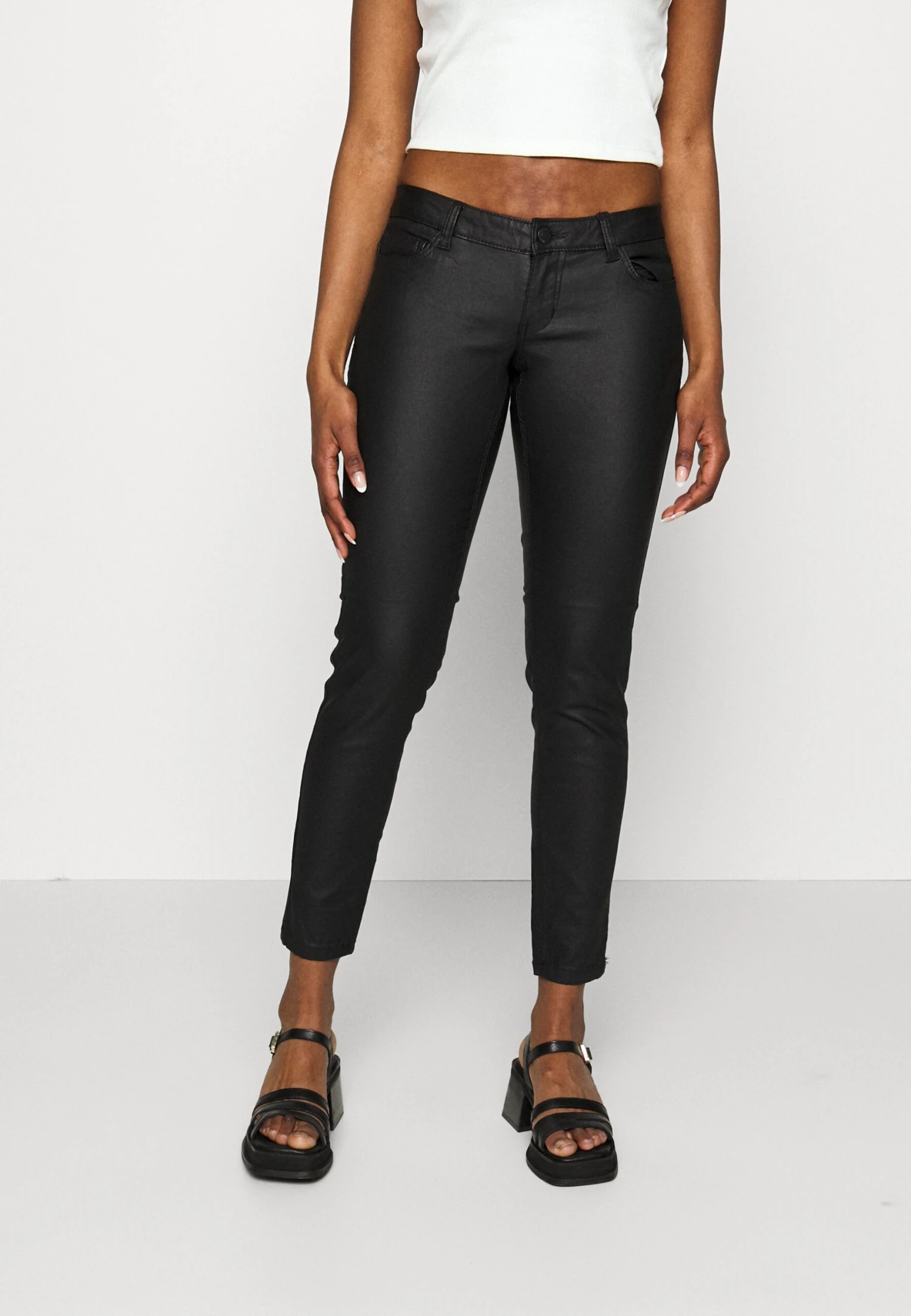 Noisy May Petite Nmallie Petite - Broek - Black 3 Noisy May Petite Nmallie Petite - Broek - Black