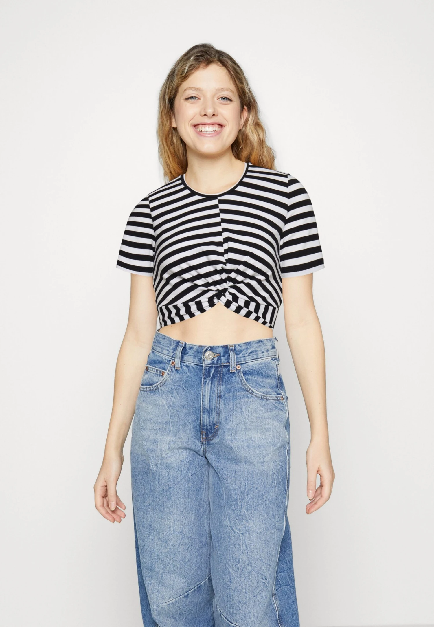 Noisy May Nmtwiggi- T-Shirt Print - Black/White 3 Noisy May Nmtwiggi- T-Shirt Print - Black/White