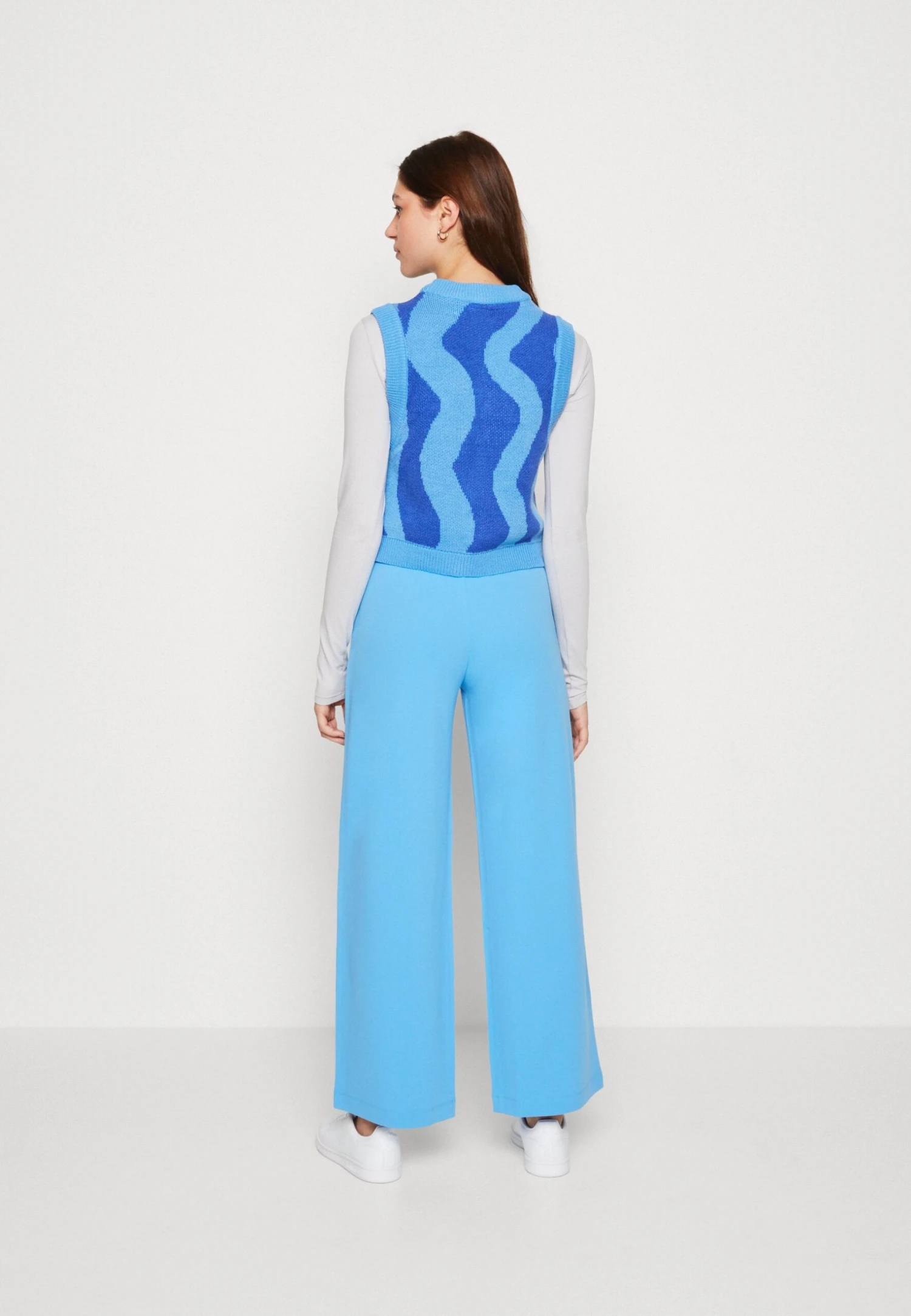 Noisy May Nmcosmic V Neck- Bodywarmer - Azure Blue 5 Noisy May Nmcosmic V Neck- Bodywarmer - Azure Blue - Afbeelding 3