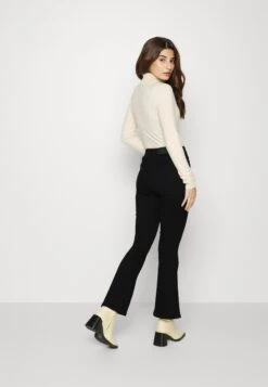 Noisy May Petite Nmsallie Flare Noos - Relaxed Fit Jeans - Black -Noisy May 1c94d3698bb143f3b8698a34c978626d