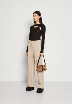 Noisy May Nmtokyo Cut Out - Longsleeve - Black -Noisy May 1ca3b2be325a4bad83962f72c65b930a