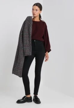 Noisy May -Noisy May 1ed45e2fd1444de894599fcfc5572ff3