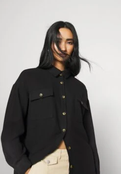 Noisy May Nmflanny Long Shacket - Overhemdblouse - Black 15 Noisy May Nmflanny Long Shacket - Overhemdblouse - Black -Noisy May 2042860e798449b8b9af88963b7ac386