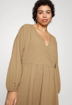 Nmcatie Wrap Dress Curve - Jurk - Tigers Eye -Noisy May 225ab3cb42a84a8da10cb03ede3e40dc