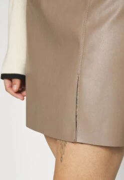 Noisy May Petite Nmclara Penny Pu Hw Slit Skirt Petite - Leren Rok - Brown -Noisy May 238b59be9fbe40aab05d1fafbc110ff5
