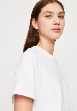 Noisy May Nmalena Semi Crop - T-Shirt Basic - Bright White -Noisy May 241aea8cdb31401bb72cd8dad10f7a28
