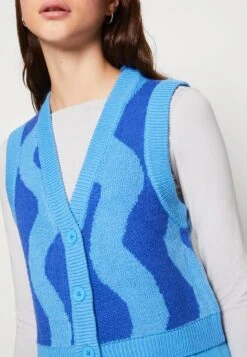 Noisy May Nmcosmic V Neck- Bodywarmer - Azure Blue 13 Noisy May Nmcosmic V Neck- Bodywarmer - Azure Blue -Noisy May 250b2f532ecf4f739052dbb634f37541