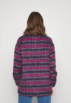 Noisy May Nmlulla Long Shacket- Halflange Jas - Festival Fuchsia 9 Noisy May Nmlulla Long Shacket- Halflange Jas - Festival Fuchsia -Noisy May 25c235d71e47456588c135fef502cffa