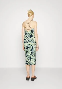 Nmdestiny Highneck Midi Dress - Etui-Jurk - Quiet Green -Noisy May 2957d46077fb4724a6b761002196d246