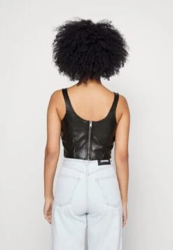 Noisy May Petite Nmpaulo Crop Top - Blouse - Black -Noisy May 2acb53159ee0408eb5c34870ee50a49e