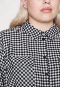 Nmerik Shirt Dress Wvn Curve - Jurk - Black/White -Noisy May 2ebc57de1aec497e800c8f1201fd81cb