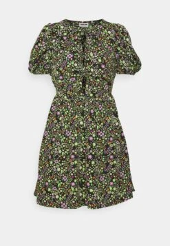 Noisy May Petite NmdevonCut Out Short Dress Petite - Jurk - Black Flower Aop -Noisy May 32ad49e2d29a4bb2b8697518053f8e89