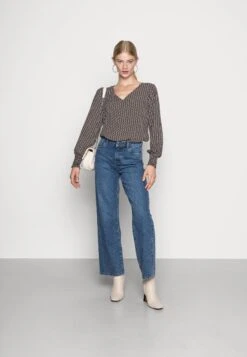 Noisy May -Noisy May 342d91db940a490a962b0de68100199e