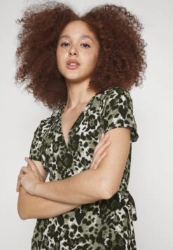 Noisy May Nmclara Bianca Wrap Dress - Jurk - Kalamata/Leo -Noisy May 3812ffc5675e4da887792d1b9fe6e383