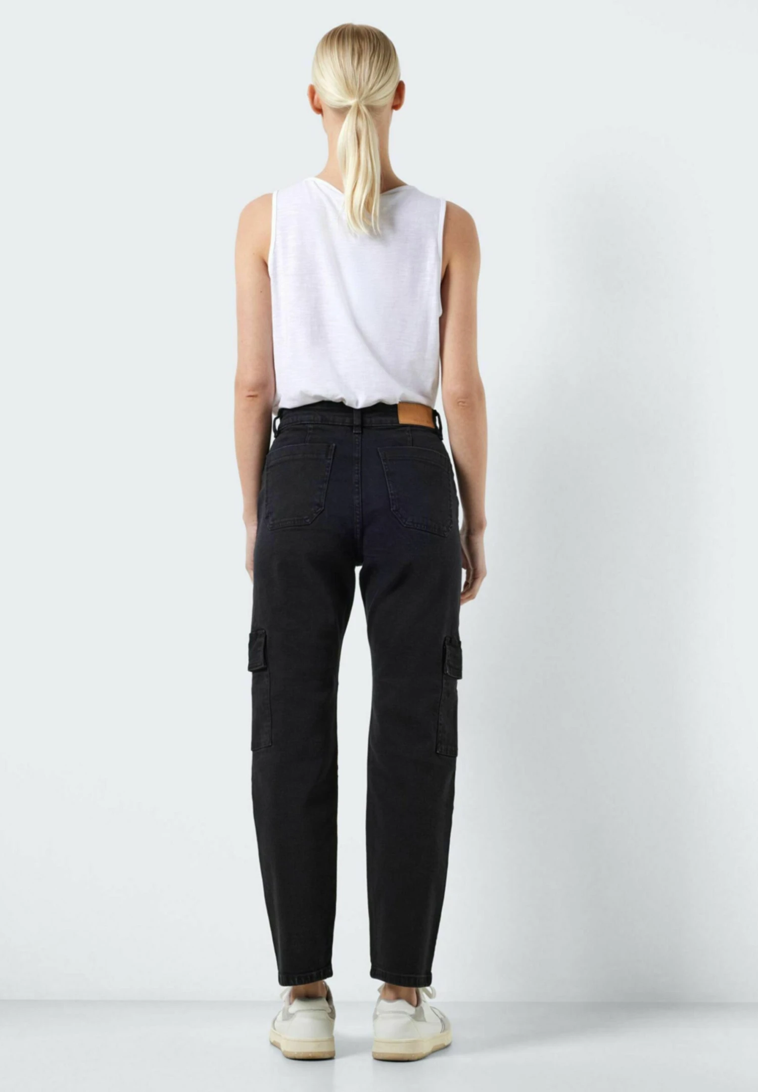 Noisy May Moni Cropped Fit - Slim Fit Jeans - Black 5 Noisy May Moni Cropped Fit - Slim Fit Jeans - Black - Afbeelding 3