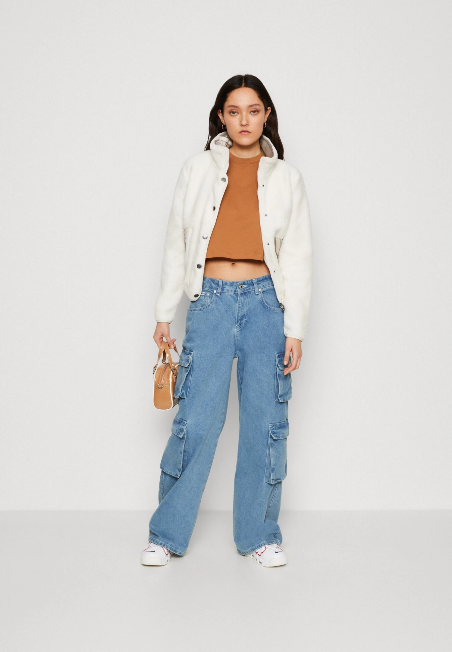 Noisy May Nmalena Semi Crop - T-Shirt Basic - Chipmunk 4 Noisy May Nmalena Semi Crop - T-Shirt Basic - Chipmunk - Afbeelding 2