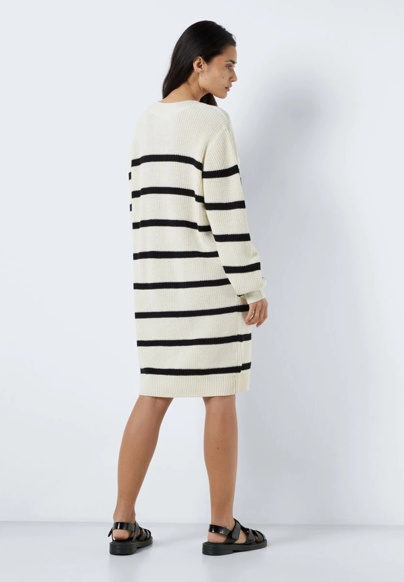 Noisy May Nmmaysa Stripe O Neck Dress - Gebreide Jurk - Eggnog/Black 5 Noisy May Nmmaysa Stripe O Neck Dress - Gebreide Jurk - Eggnog/Black - Afbeelding 3