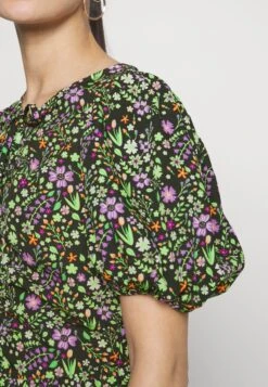 Noisy May Petite NmdevonCut Out Short Dress Petite - Jurk - Black Flower Aop -Noisy May 468a8be2590449b8a6e0b99911b56098