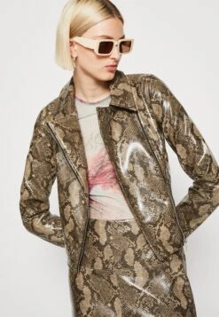 Noisy May Nmtaylor Hunter Biker Jacket - Imitatieleren Jas - Beige 11 Noisy May Nmtaylor Hunter Biker Jacket - Imitatieleren Jas - Beige -Noisy May 490b239c60e54625a6e37e11f0984a58