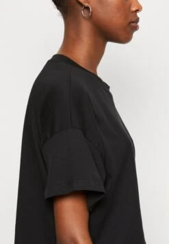 Noisy May Nmalena Semi Crop - T-Shirt Basic - Black -Noisy May 4d59049f4eca44ab9b7993cf5a28eeca