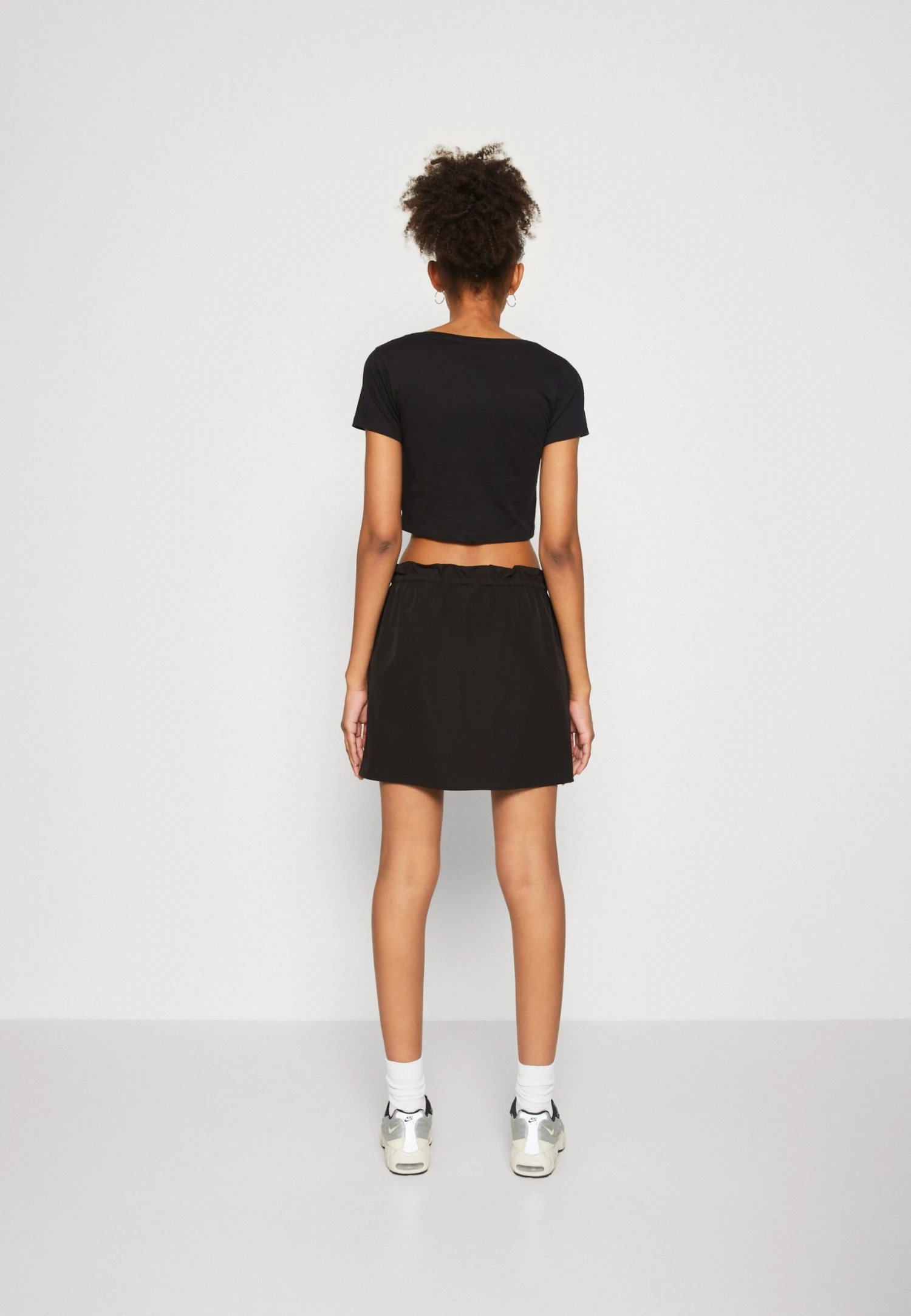 Noisy May Nmkirby Paperbag Short Skirt - Minirok - Black 5 Noisy May Nmkirby Paperbag Short Skirt - Minirok - Black - Afbeelding 3