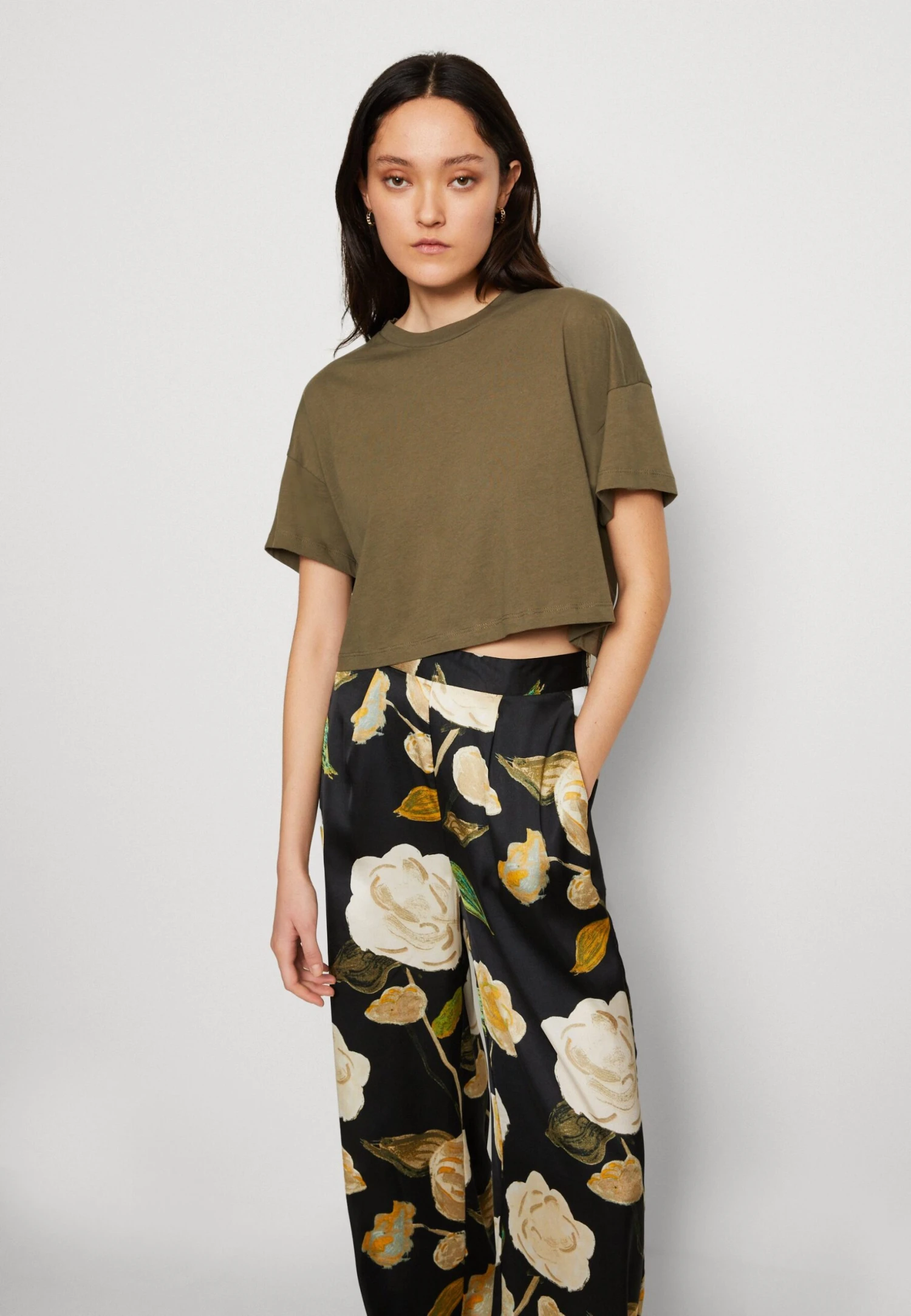 Noisy May Nmalena Semi Crop - T-Shirt Basic - Kalamata 6 Noisy May Nmalena Semi Crop - T-Shirt Basic - Kalamata - Afbeelding 4