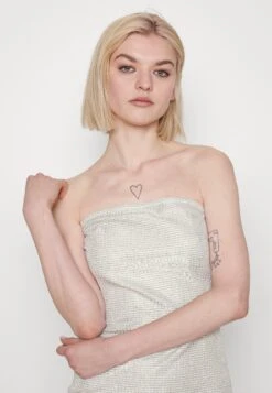 Noisy May Strapless Dress - Cocktailjurk - Silver -Noisy May 53cae975dcb447ca933575ad65d886f6
