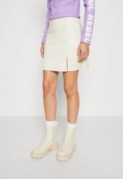 Noisy May Nmclara Penny Slit Noos - Kokerrok - Moonbeam