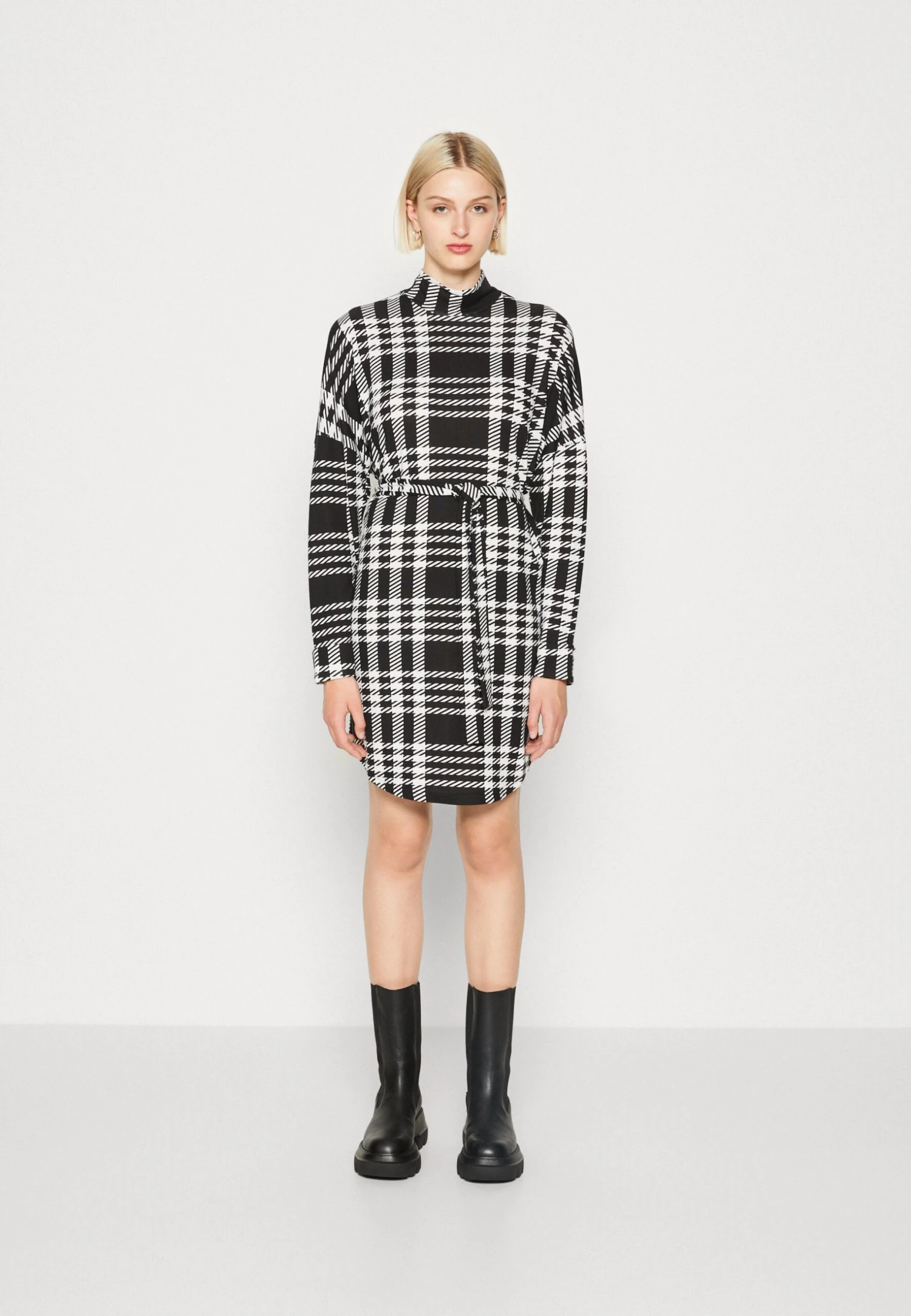 Noisy May Nmcity Ava Short Dress - Jerseyjurk - Black/White 3 Noisy May Nmcity Ava Short Dress - Jerseyjurk - Black/White