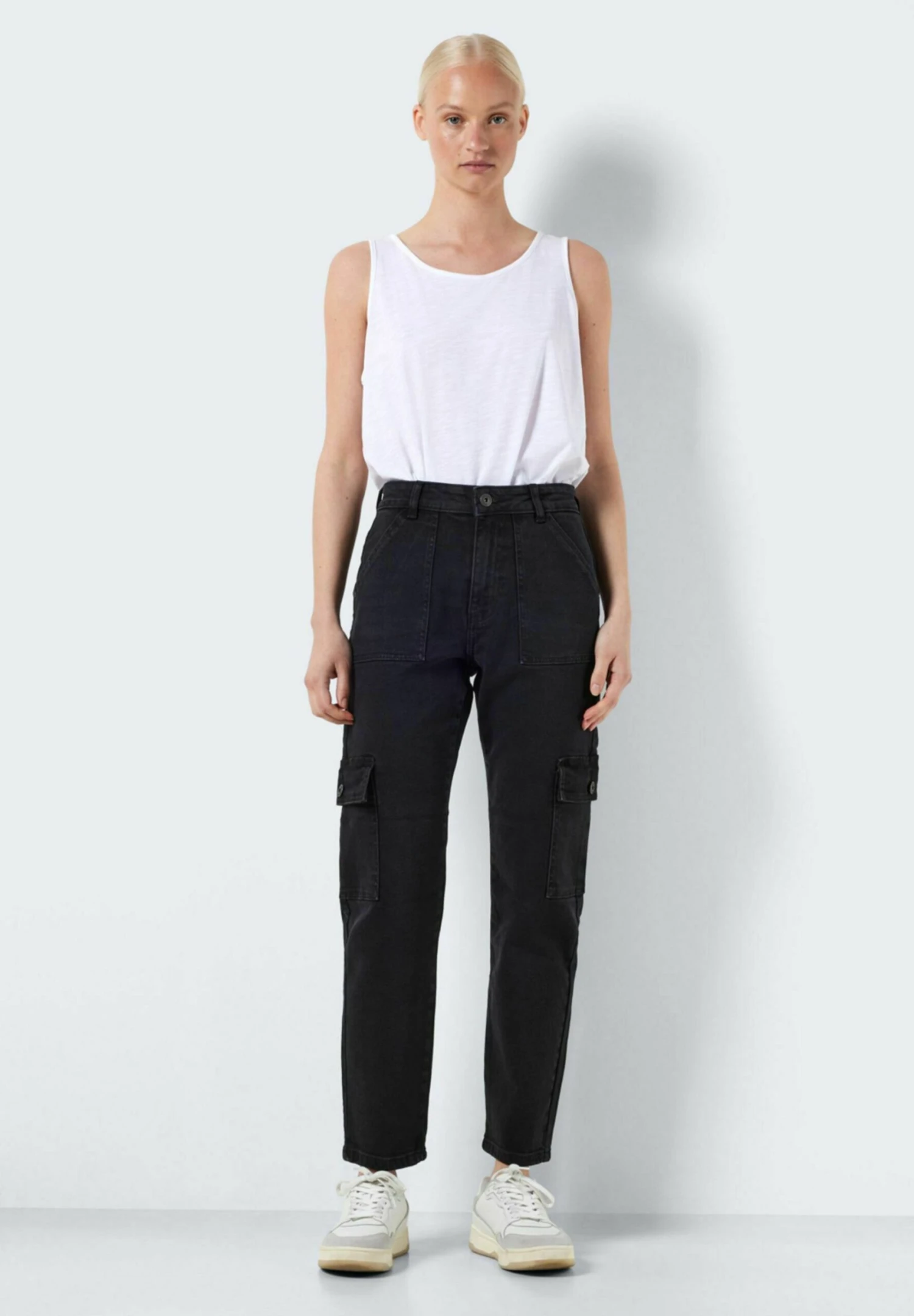 Noisy May Moni Cropped Fit - Slim Fit Jeans - Black 4 Noisy May Moni Cropped Fit - Slim Fit Jeans - Black - Afbeelding 2