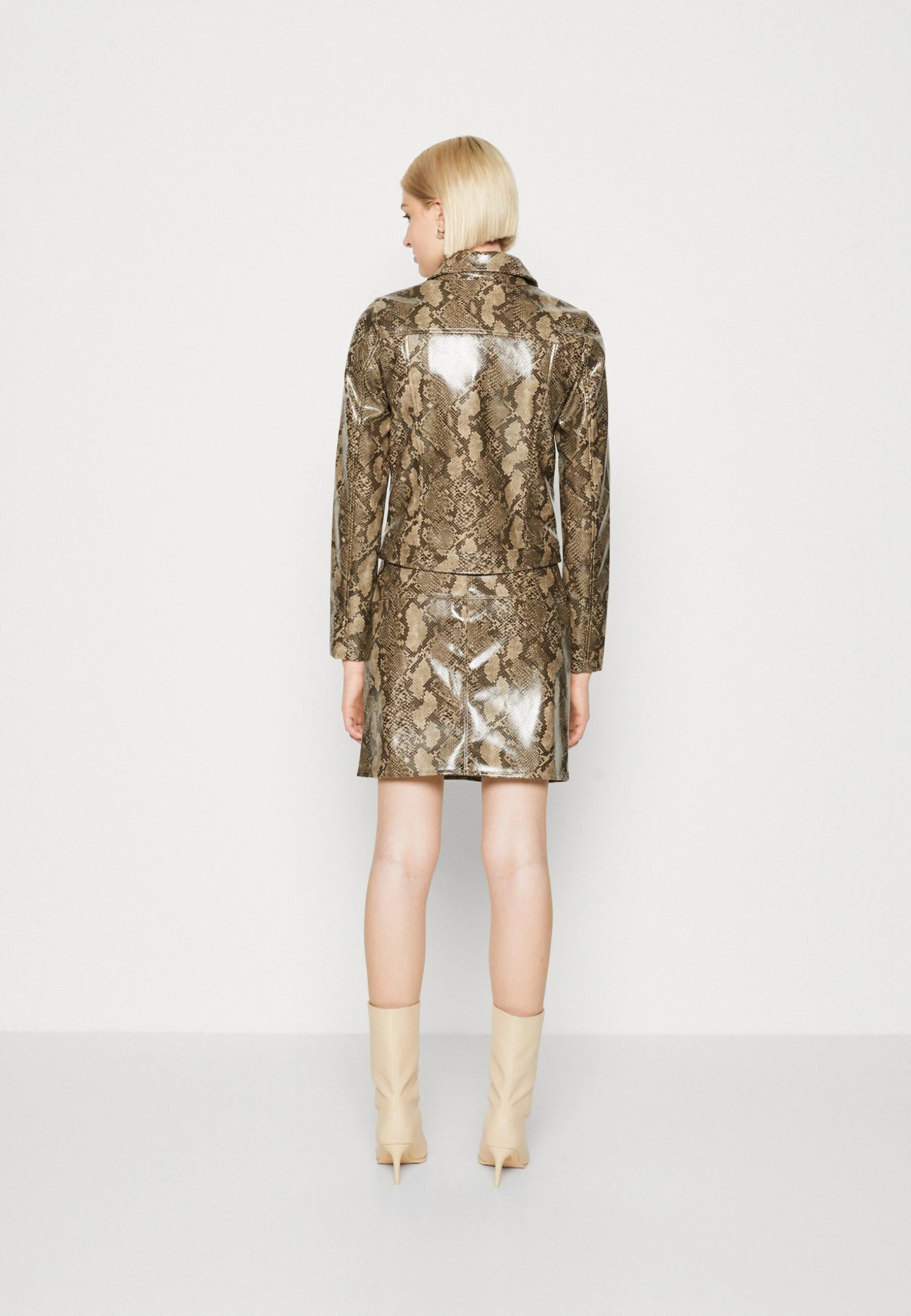 Noisy May Nmtaylor Hunter Biker Jacket - Imitatieleren Jas - Beige 5 Noisy May Nmtaylor Hunter Biker Jacket - Imitatieleren Jas - Beige - Afbeelding 3