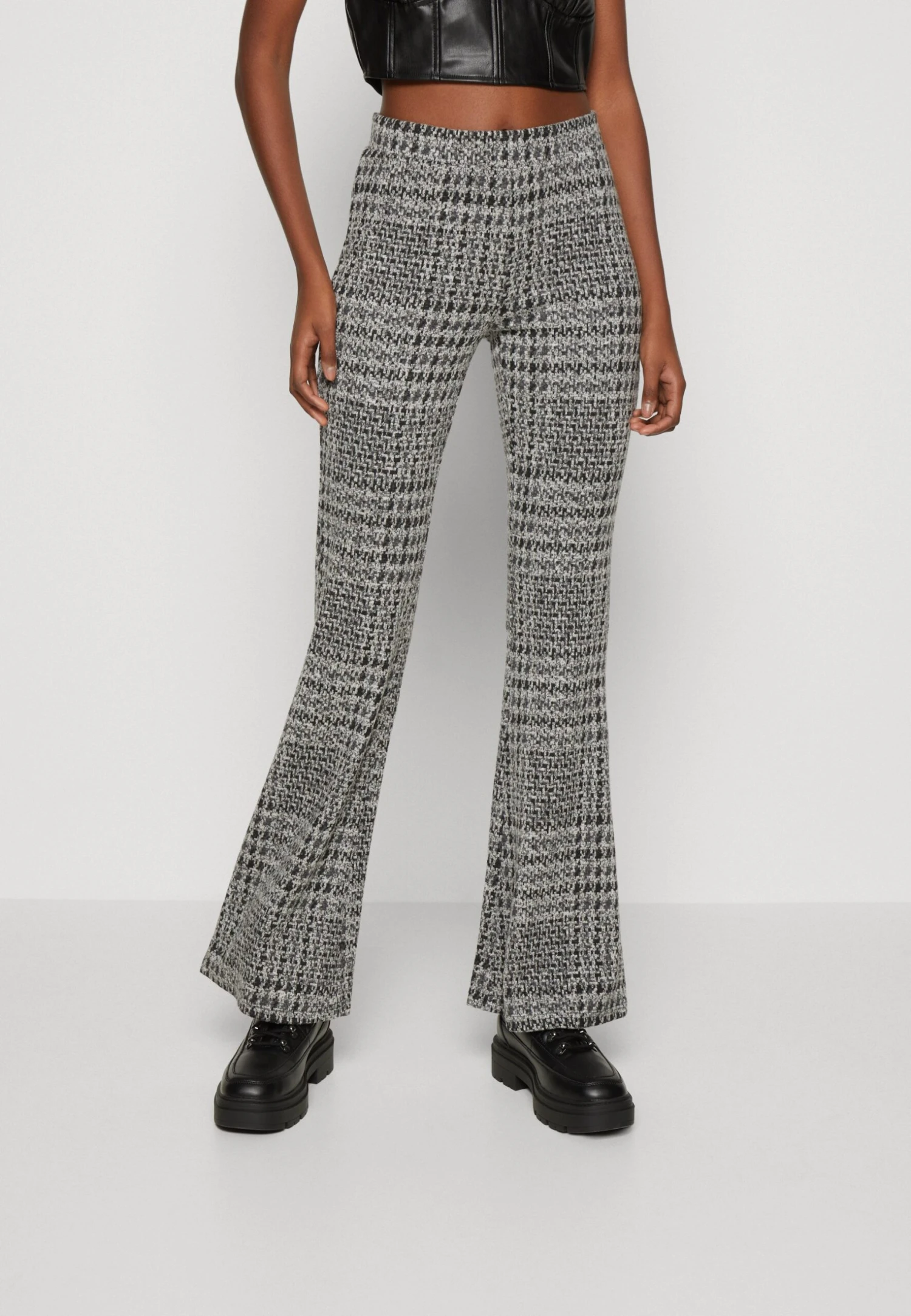 Noisy May Nmtowny Flared Pant - Broek - Black 3 Noisy May Nmtowny Flared Pant - Broek - Black