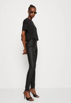 Noisy May Nmalena Semi Crop - T-Shirt Basic - Black -Noisy May 72e656b0e3eb43d7bb1aa42e092d1e56