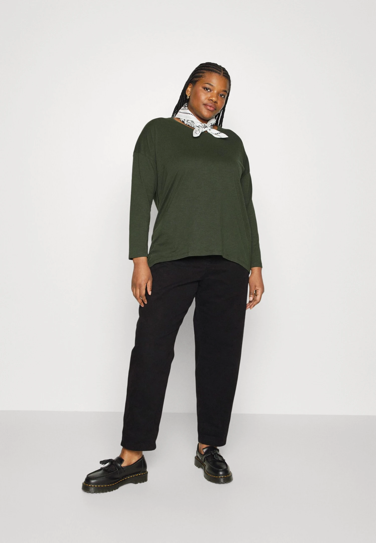 Nmmathilde O Neck High Low Curve - Longsleeve - Kombu Green 4 Nmmathilde O Neck High Low Curve - Longsleeve - Kombu Green - Afbeelding 2