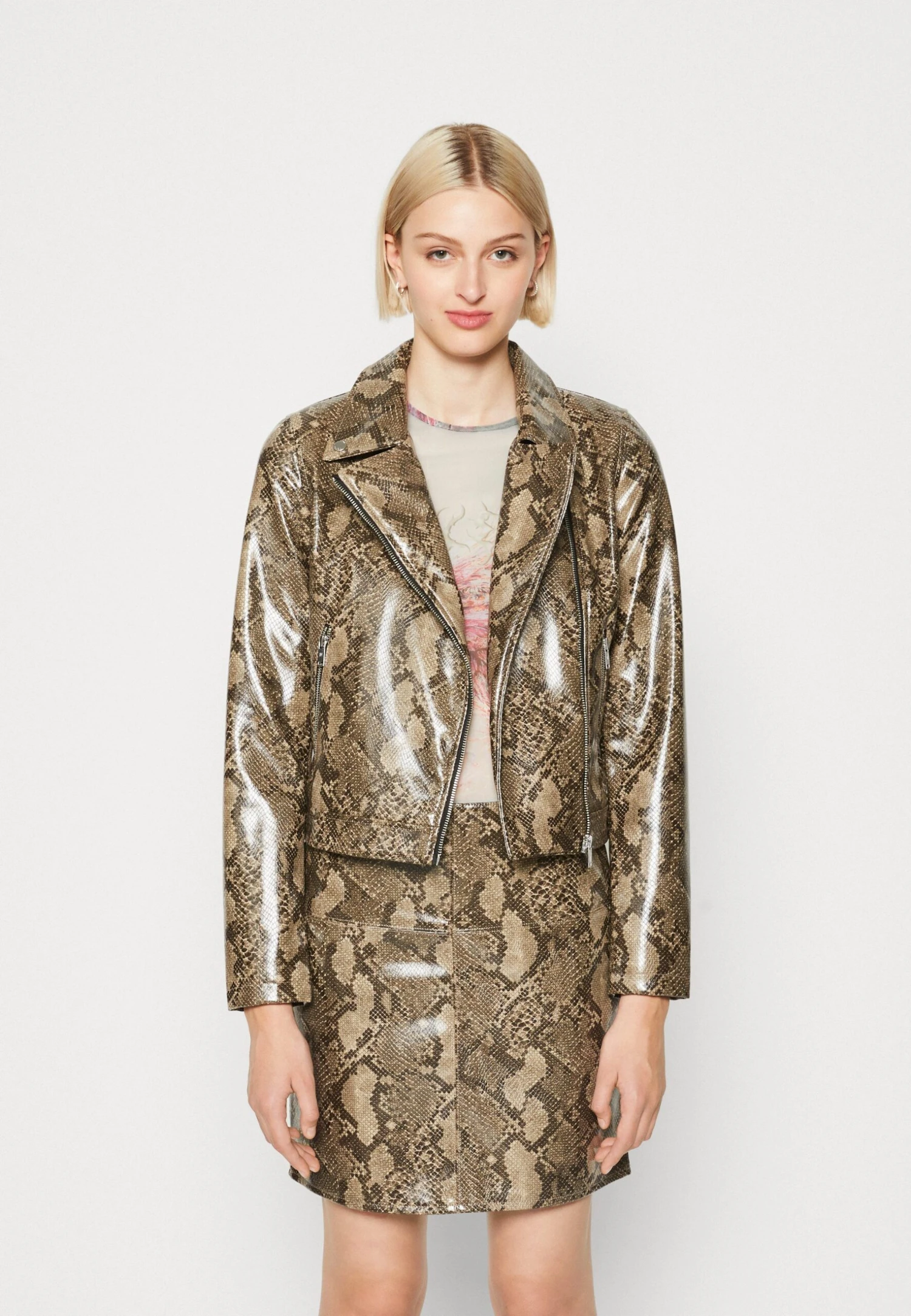 Noisy May Nmtaylor Hunter Biker Jacket - Imitatieleren Jas - Beige 3 Noisy May Nmtaylor Hunter Biker Jacket - Imitatieleren Jas - Beige