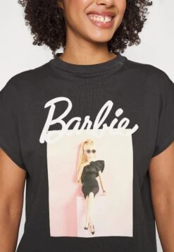 Noisy May Nmhailey Barbie License - T-Shirt Print - Obsidian -Noisy May 7b05da171bb044a3918e0ee8d8c37f02