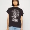 Noisy May Petite Nmhailey Kizz- T-Shirt Print - Obsidian/Kizz -Noisy May 85d3d8e42c7a4e3388b89c0c53717eb9