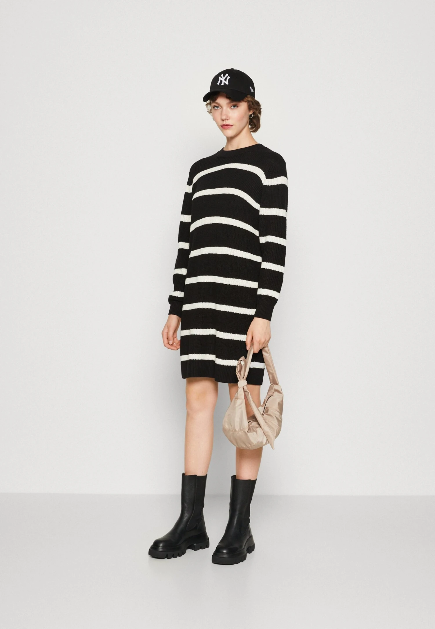 Noisy May Nmmaysa Stripe O Neck Dress - Gebreide Jurk - Black/Eggnog 4 Noisy May Nmmaysa Stripe O Neck Dress - Gebreide Jurk - Black/Eggnog - Afbeelding 2