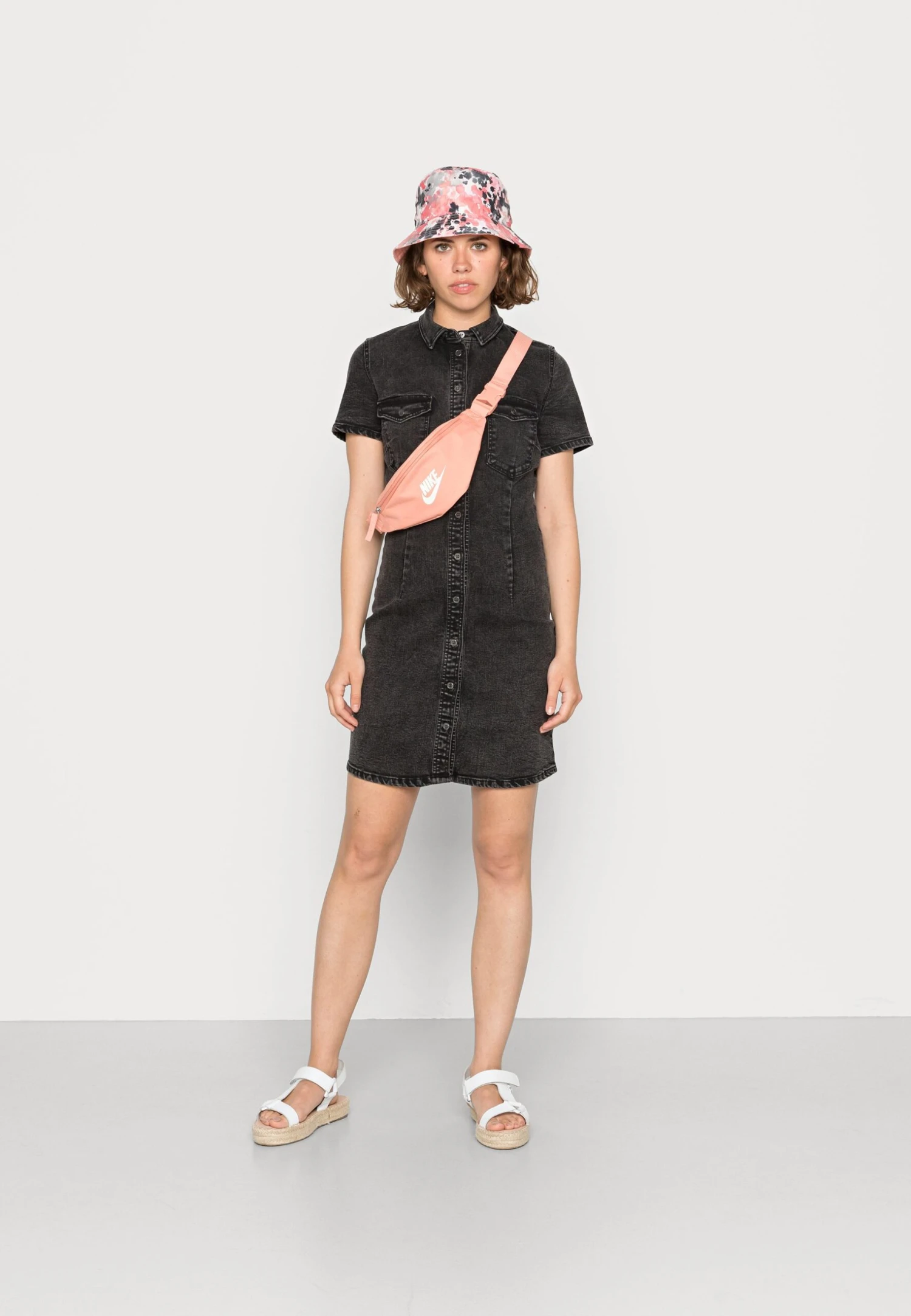 Noisy May Nmjoys Dress - Spijkerjurk - Black Denim 4 Noisy May Nmjoys Dress - Spijkerjurk - Black Denim - Afbeelding 2