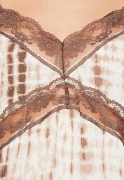 Noisy May Nmanemone Singlet Dress - Jurk - Offwhite/Braun -Noisy May 9a479be894ff476885db70c63a39a818