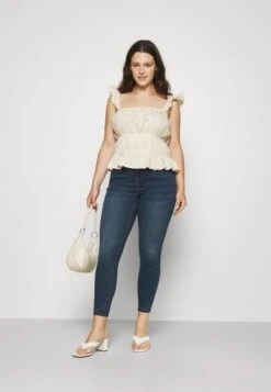 Noisy May -Noisy May 9aff350ea5e94729b1be97b7ea8a304f