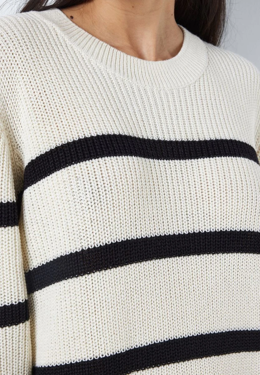 Noisy May Nmmaysa Stripe O Neck Dress - Gebreide Jurk - Eggnog/Black 6 Noisy May Nmmaysa Stripe O Neck Dress - Gebreide Jurk - Eggnog/Black - Afbeelding 4
